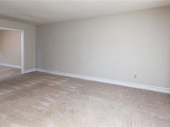3rd image of 211 Northpoint Ave Unit D