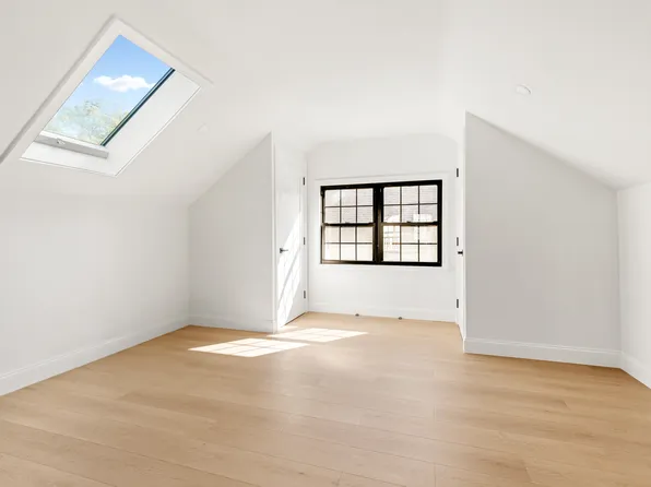 85-15 Wareham Place image 11 of 20