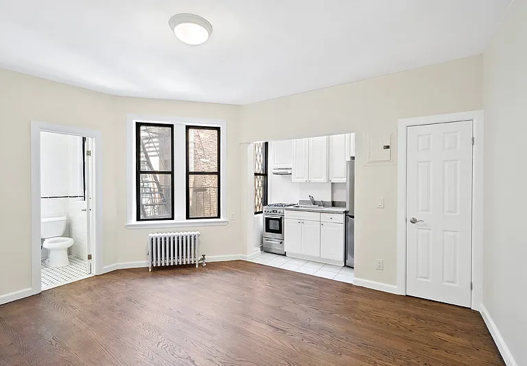 218 W 10th St #4G — Photo 1