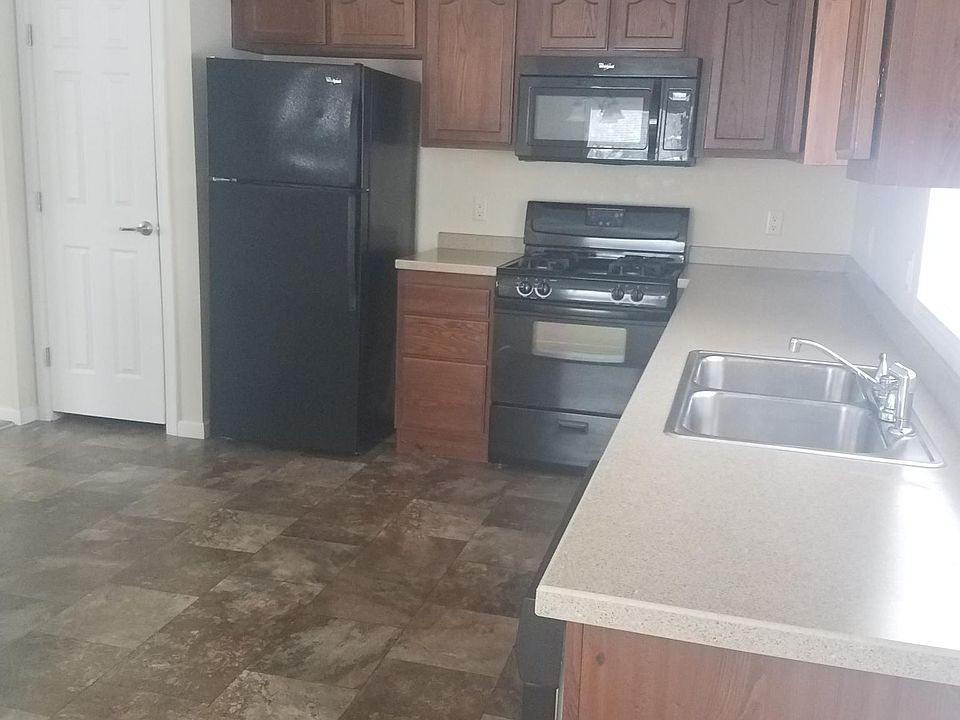 2nd image of 96 Delaware Ct