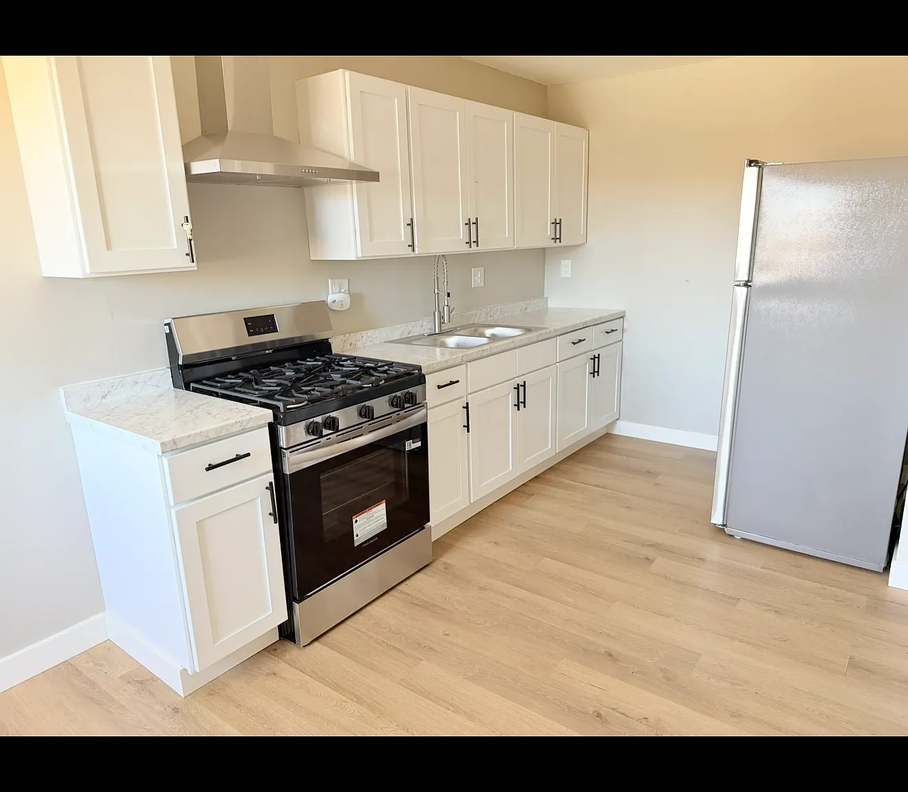 1 bed, 950 sqft, $999 — Photo 2
