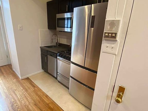 2nd image of 442 W 45th St #5WW