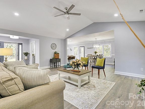 4th image of 201 Sandymead Rd