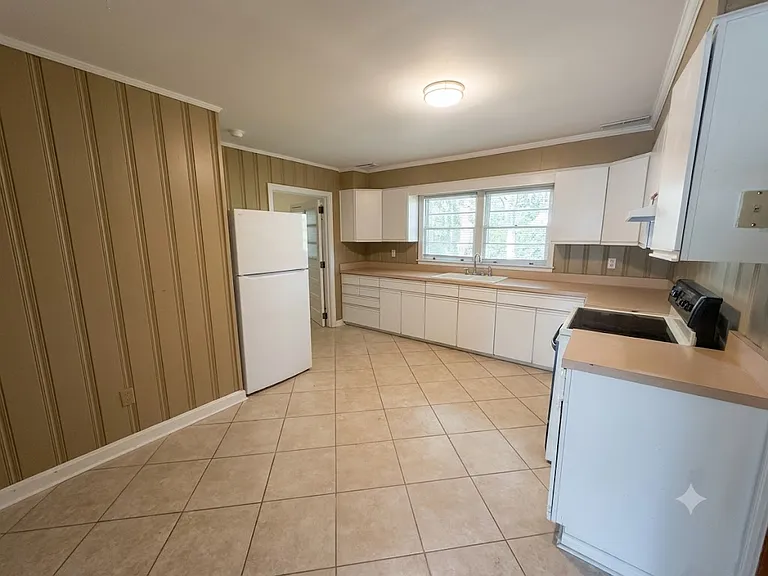 500 Pilot St — Photo 30