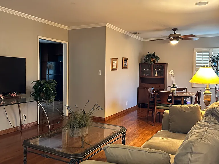 4635 Fendyke Ave — Photo 2