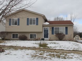 101 Coyote Ct, Pinckney, MI