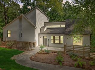 990 Pine Grove Pointe Dr, Roswell, GA 30075