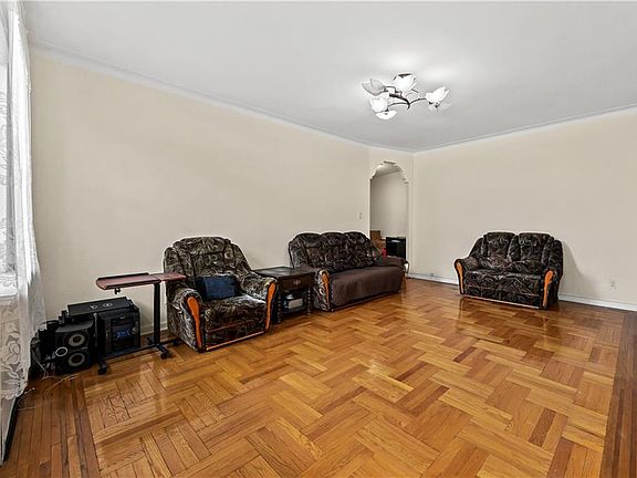 4th image of 2020 Kings Hwy APT 2E