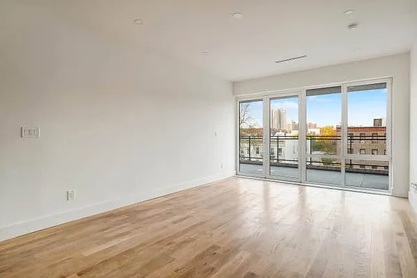 Rented by EXR | media 2