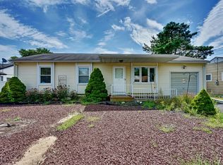 195 Walnut Creek Ln, Toms River, NJ 08753