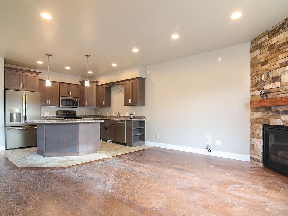 1st image of 2308 B Burlington Ave