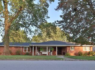 1964 S Luster Ave, Springfield, MO 65804