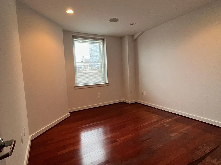 111 S 15th St #2104 — Photo 10