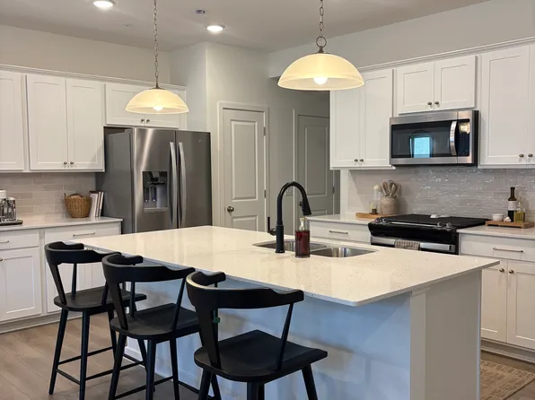 1731 Hauer Trl, Shakopee, MN 55379