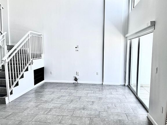 3rd image of 1528 Brickell Ave APT 203