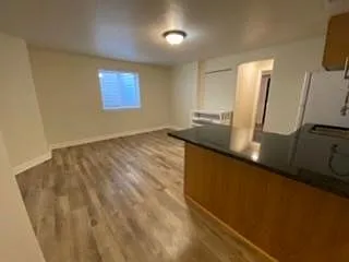 4 bed, 2500 sqft, $2,200 — Photo 2