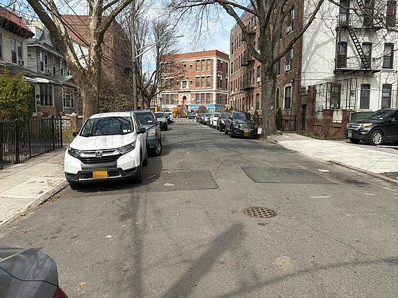 4th image of 1299 E 39th St