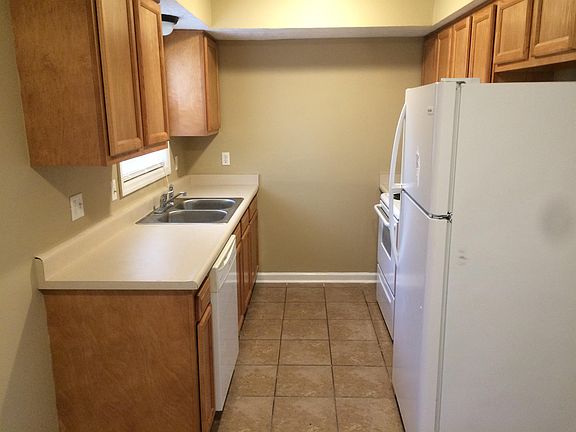 4th image of 1639 Foxhaven Dr APT 8