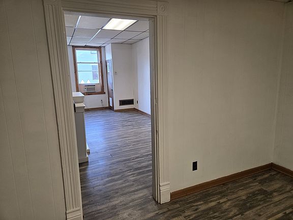 2nd image of 39 1/2 W Columbus St APT A