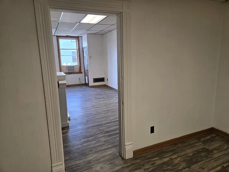 39 1/2 W Columbus St #A — Photo 2