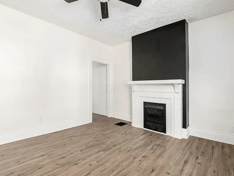 975-977 Miller Ave — Photo 3
