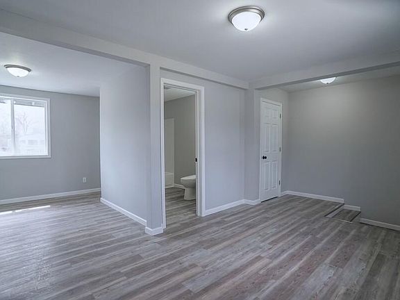 2nd image of 709 N Chicago Ave #1