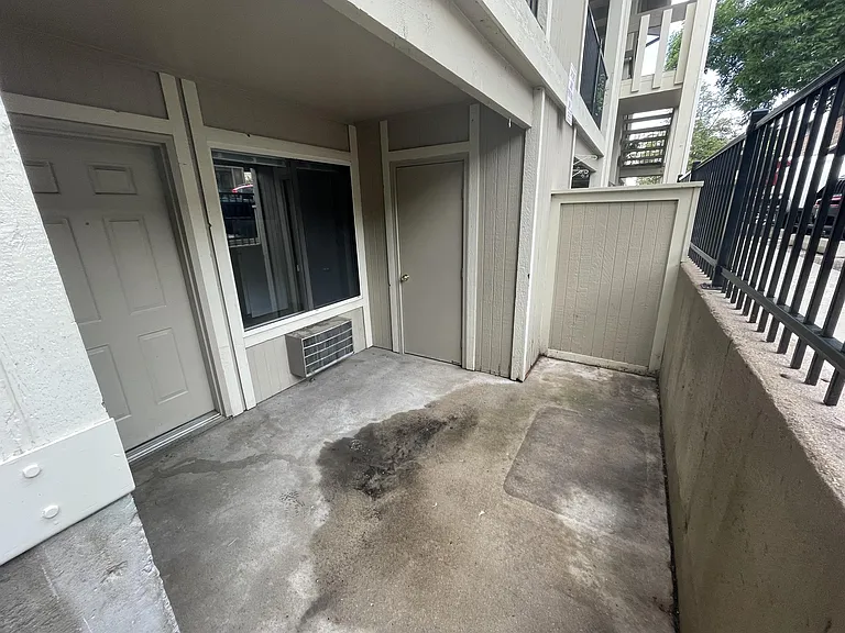 1209 W Plum St #A12 — Photo 6