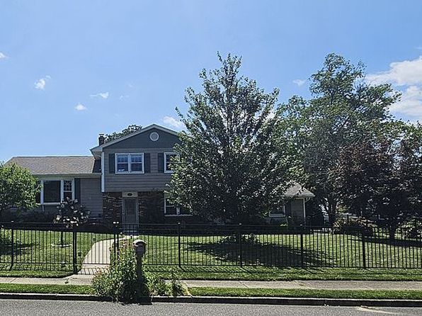 35 Redwood Dr