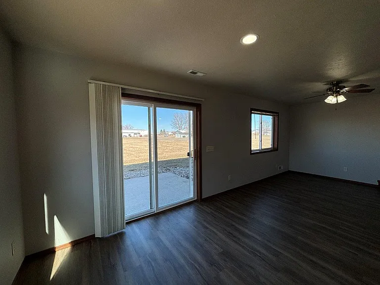 Ideal Twinhomes — Photo 8
