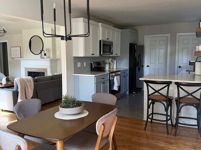 1210 S Evanston Ave — Photo 4