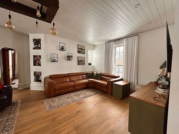 5th image of 205 Glancy St