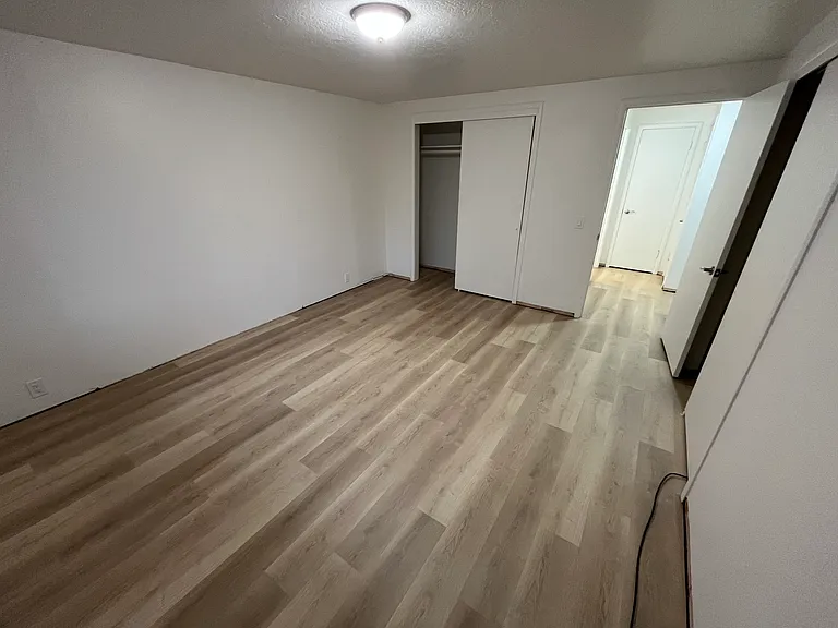 1860 Point View Dr #3 — Photo 2