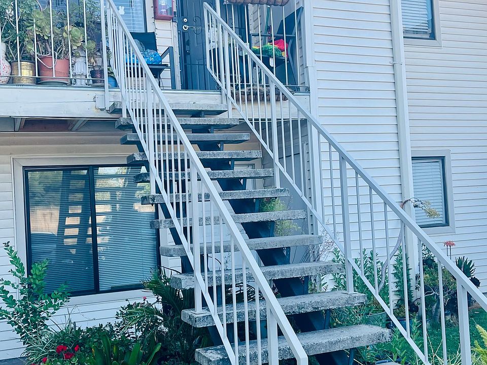 1st image of 700 McCoy Ct APT 28