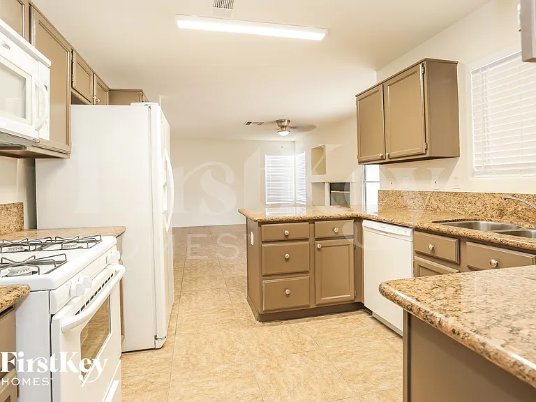 4333 Matinee Ave — Photo 7