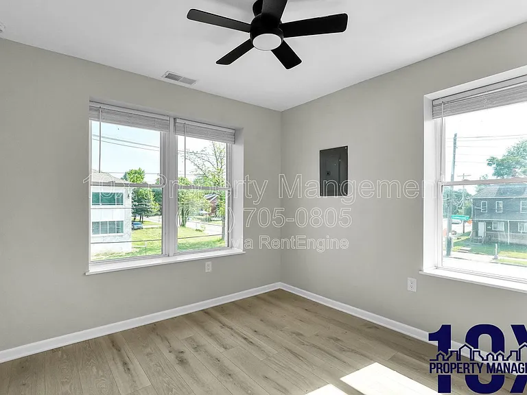 1213 E Whittier St — Photo 16