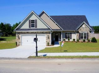 419 Bristle Oaks Dr, Raeford, NC 28376