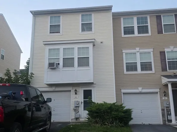 30 Venetian Ct, Hedgesville, WV 25427