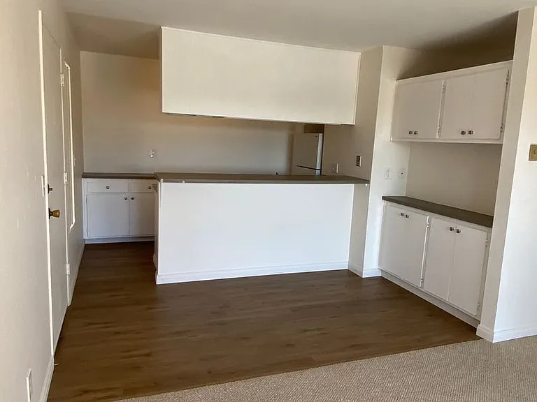 Aztec Apartments — Photo 16