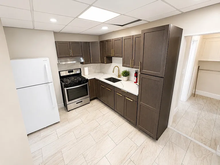 246 Walker St #3 — Photo 8
