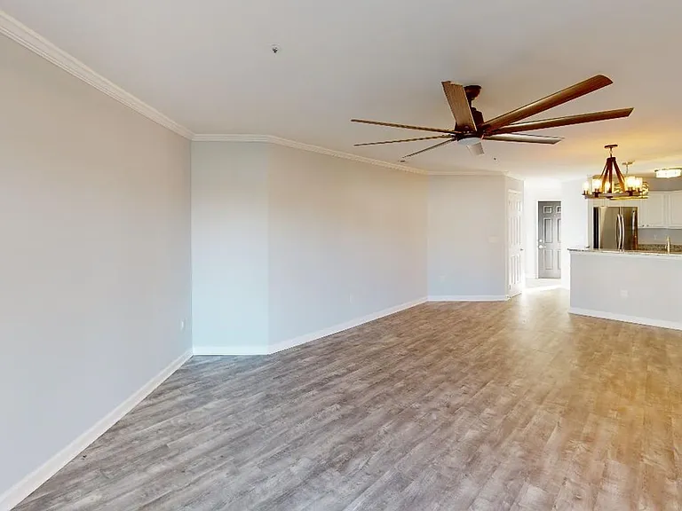 1105 Torrence Cir — Photo 7