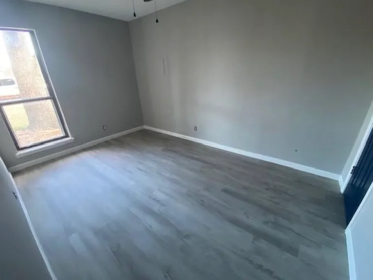 420 NW Aledo Dr — Photo 3