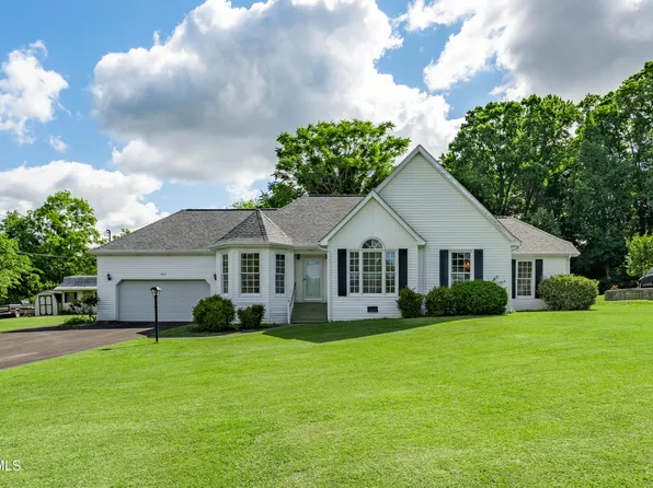 4006 Navaho Dr, Johnson City, TN 37601