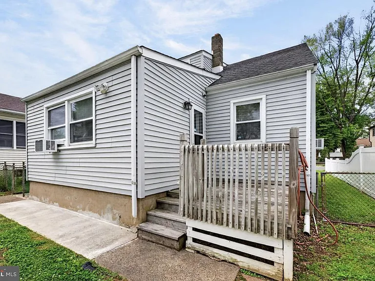 135 Keswick Ave — Photo 24