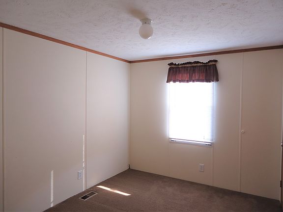 Middle Bedroom
