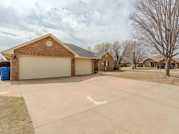 3rd image of 4213 Stonewall Ct