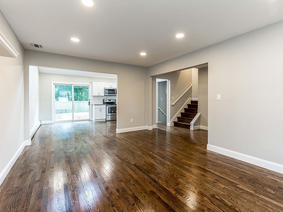 1st image of 23 Margaret Dr