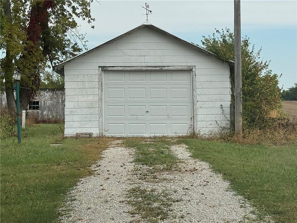 2nd image of 21427 E 1350th Rd