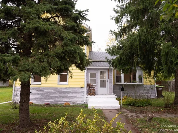 1004 Treat St, Adrian, MI 49221