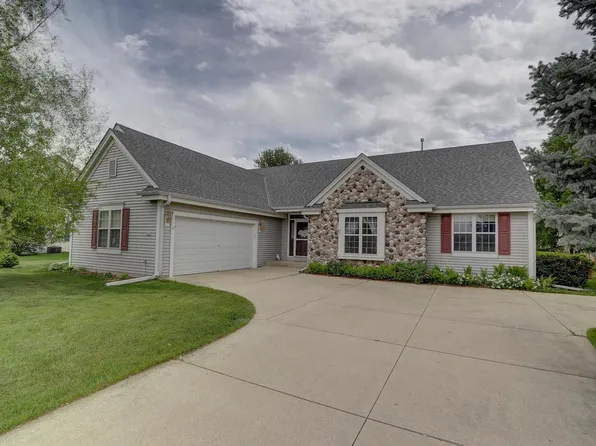 1361 Mockingbird DRIVE, Oconomowoc, WI 53066