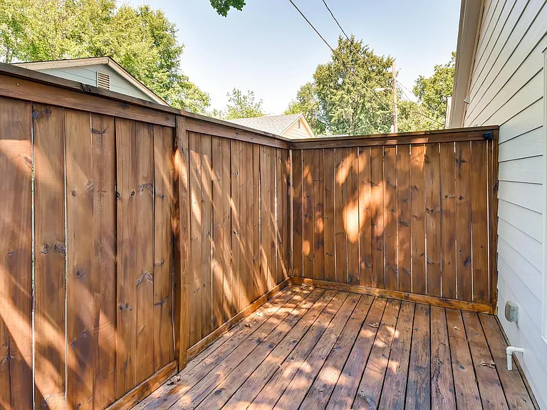 103 Chester Ave SE — Photo 16